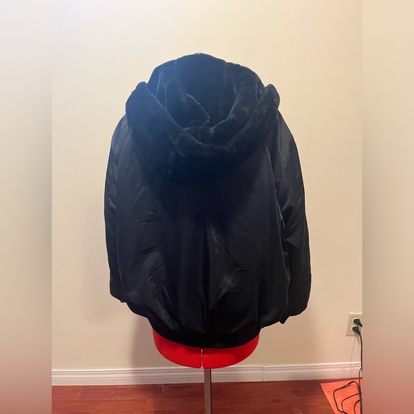 Bomber/Fluffy Jacket - Picture 4 of 9